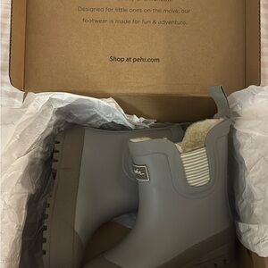 Pehr Boots Size 9 with Fleece Lining New in Box